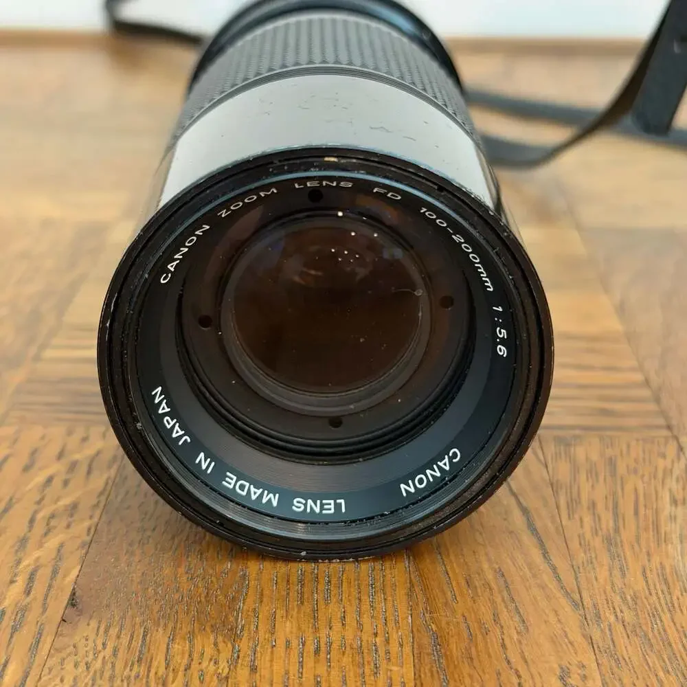 Canon Zoom Lens FD 100-200mm f/1:5.6 S.C. with Leather Case Japan Vintage